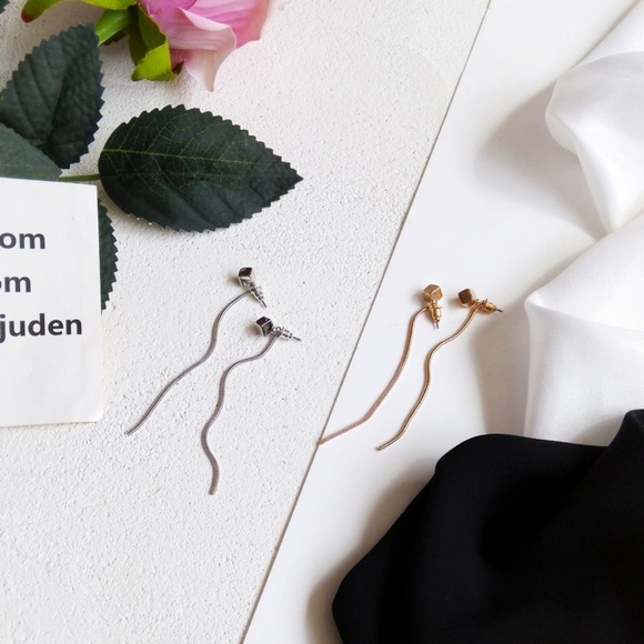 Minimalist Wire Earrings(GOLD) - Picture 5 of 5